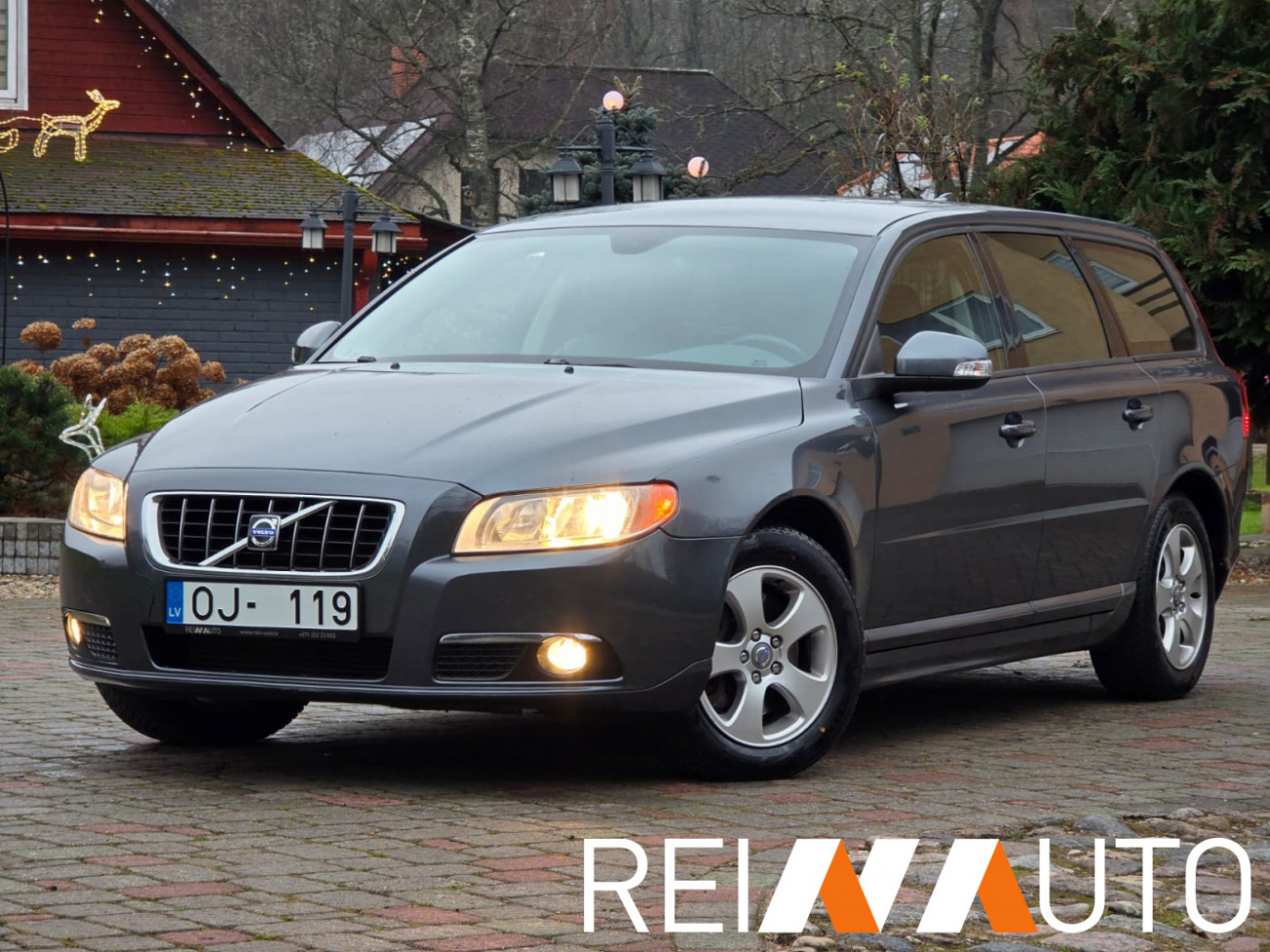 Volvo V70 Momentum Grijs