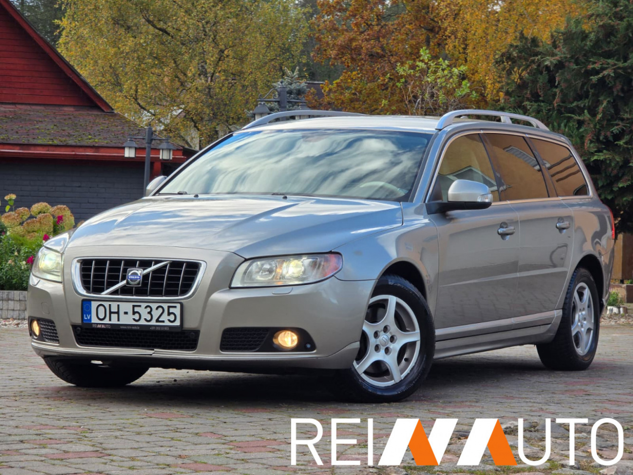 Volvo V70 D5 Summum Seashell