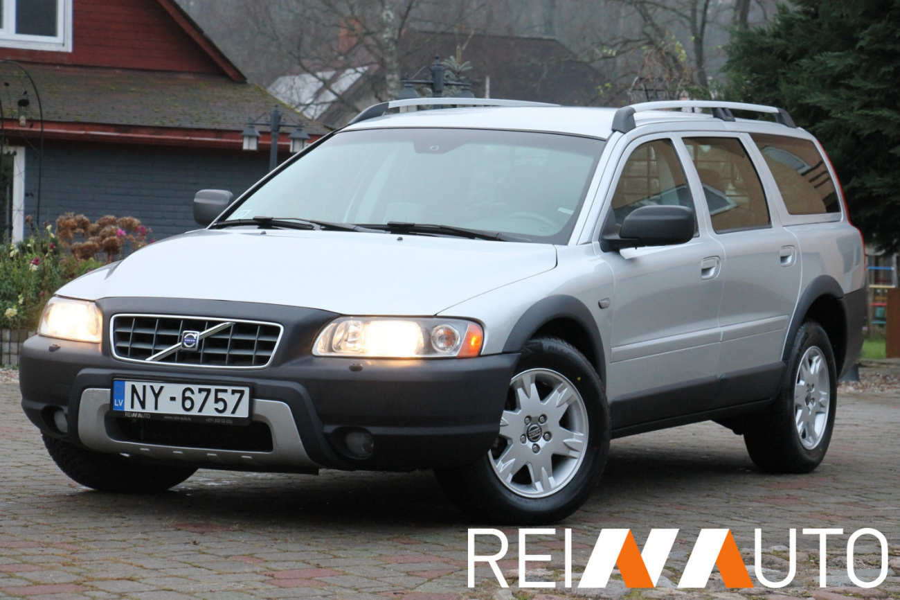 Volvo XC70 D5 Momentum Silver