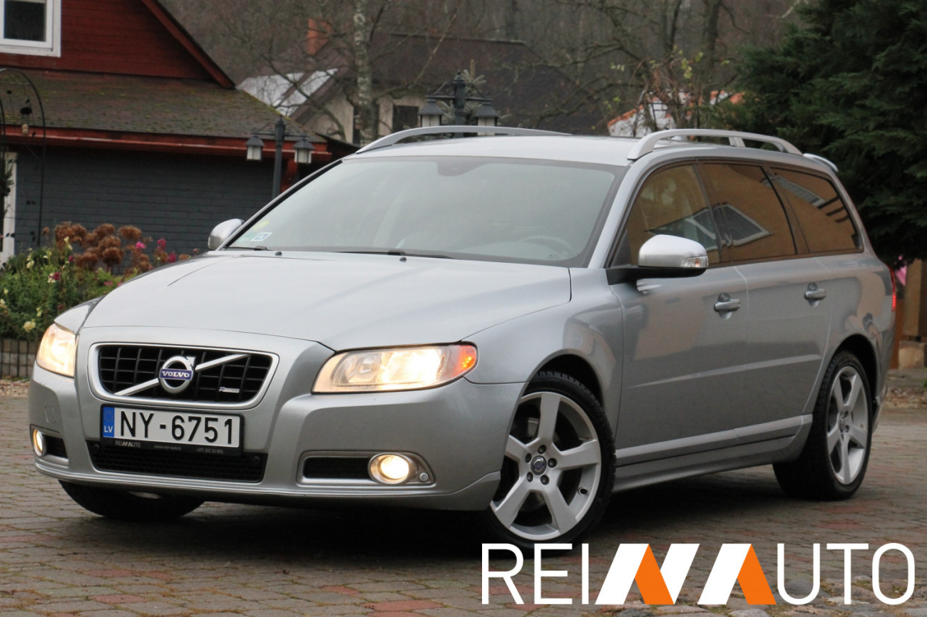 Volvo V-70 R-Design