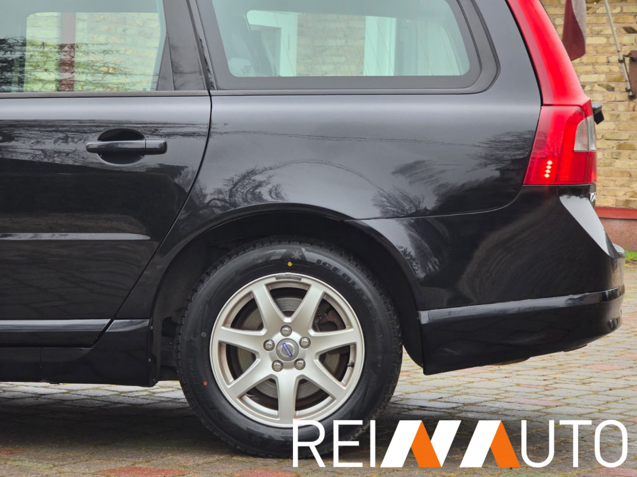 Volvo V70 Momentum D5