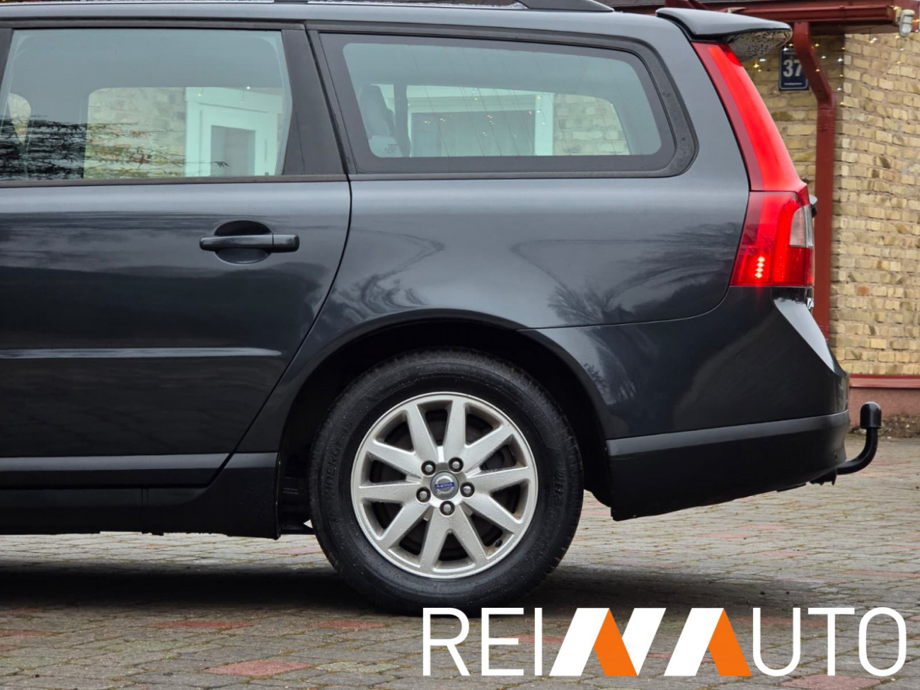 Volvo V70 Momentum D5