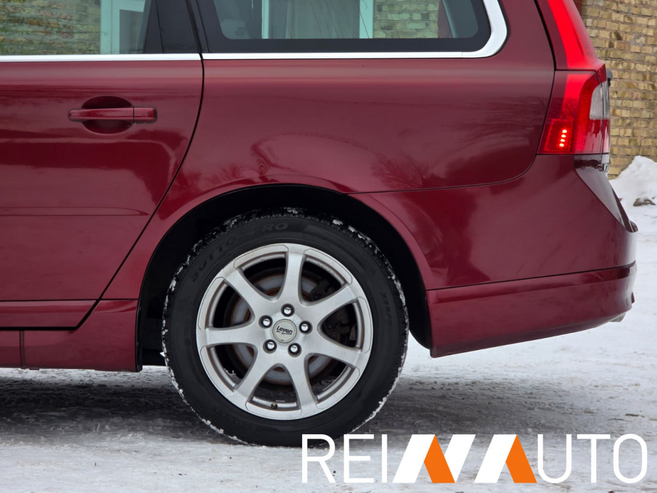 Volvo V70 Summum Cherry