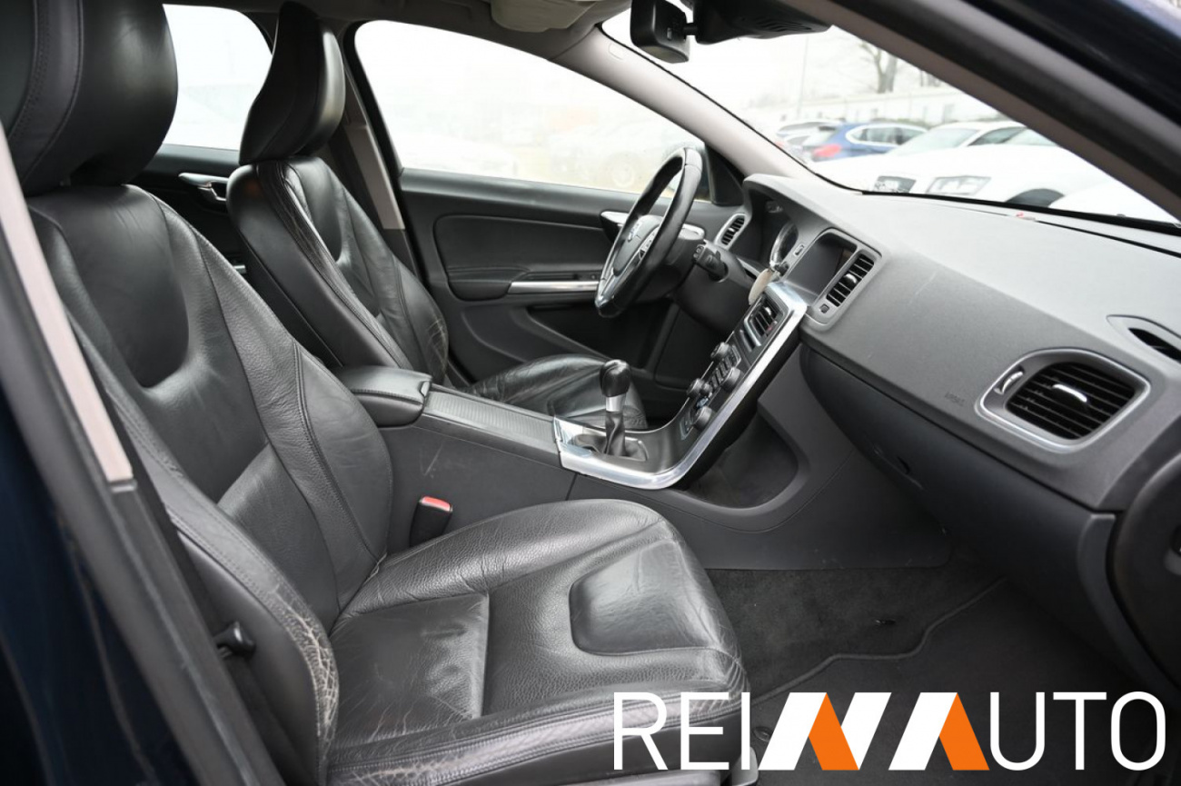 Volvo V60 Momentum D3