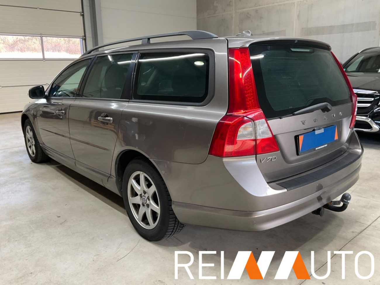 Volvo V70 Momentum Beige