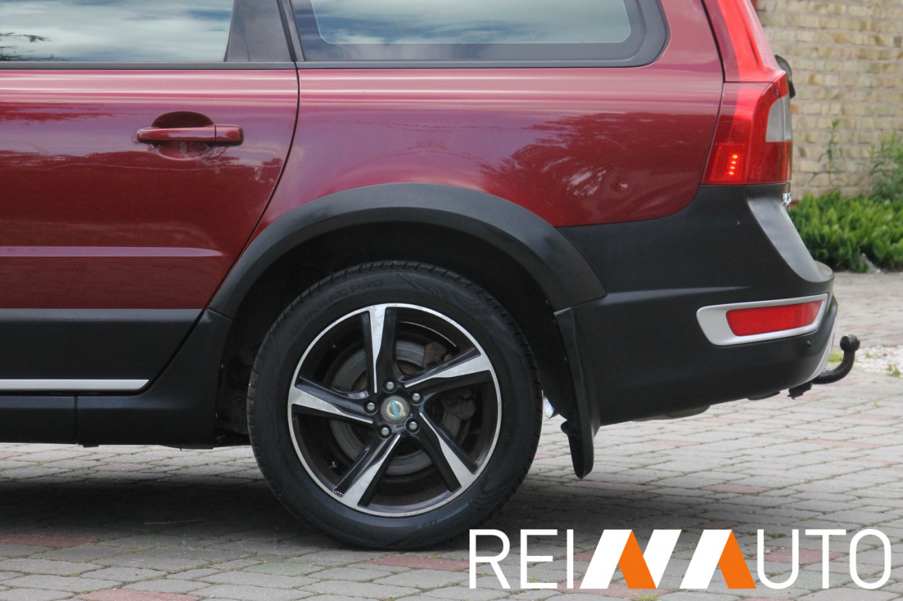 Volvo XC70 Cherry