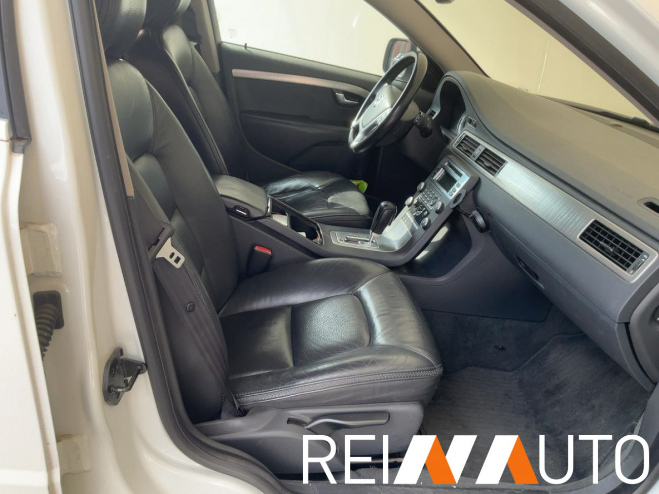 Volvo XC70 Momentum Awd Weiss