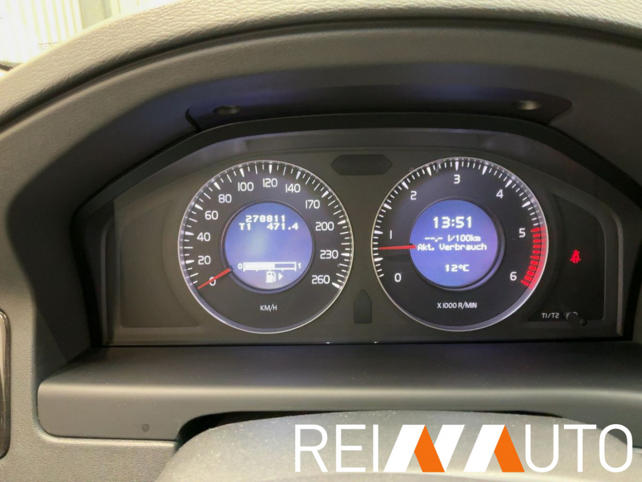Volvo V70 Momentum Weiss