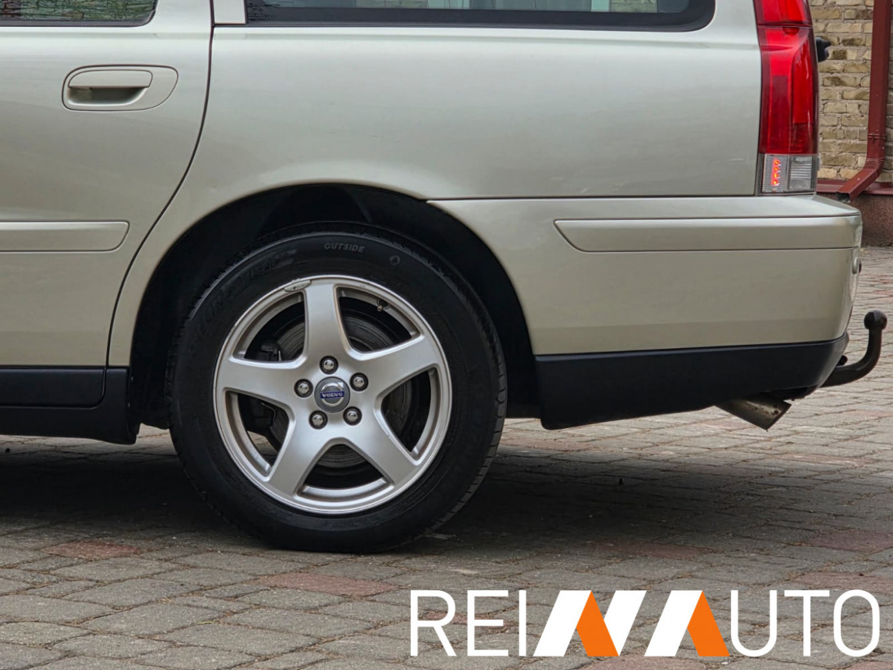 Volvo V70 Willow Green