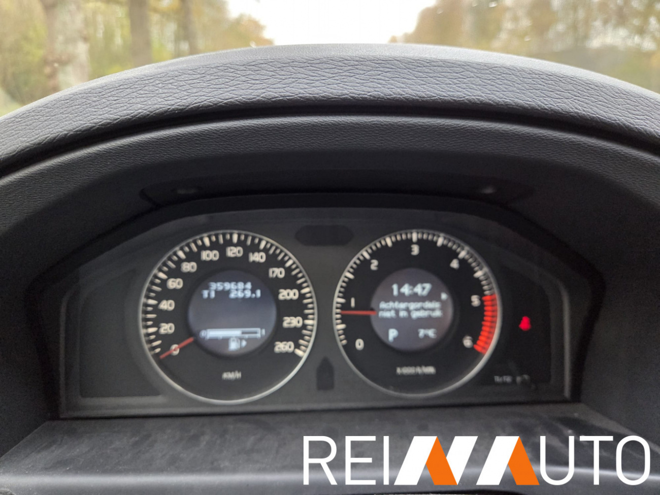 Volvo V70 Momentum Grijs