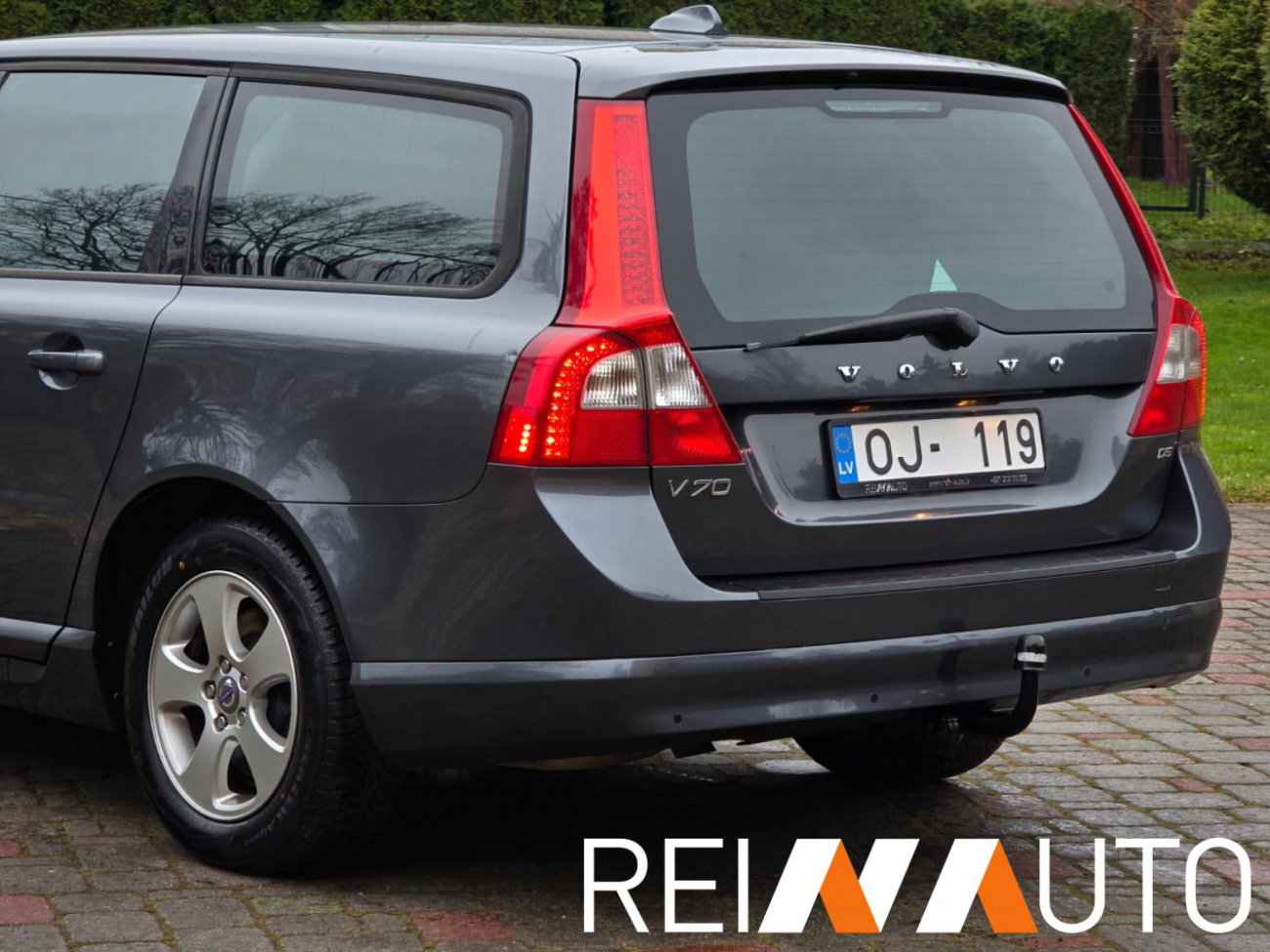 Volvo V70 Momentum Grijs