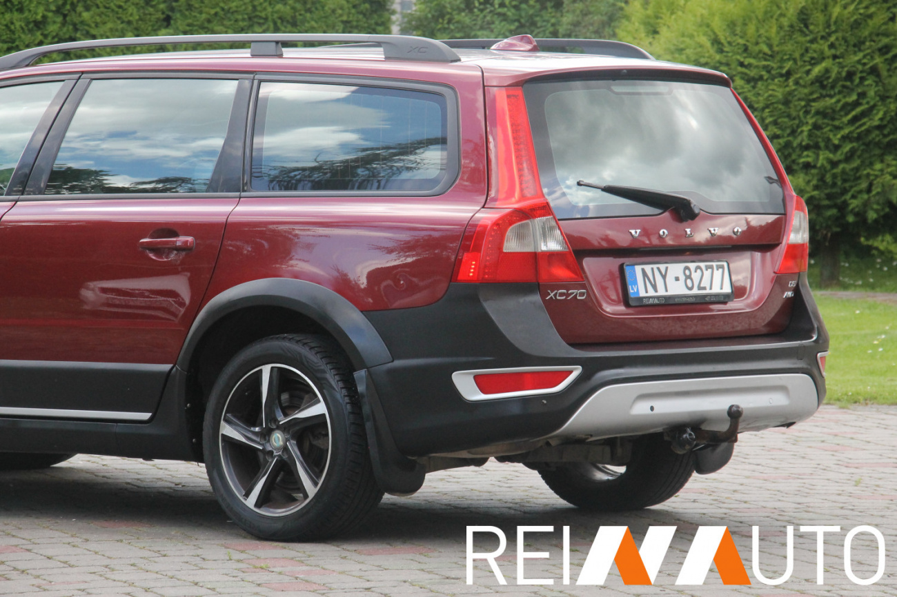 Volvo XC70 Cherry