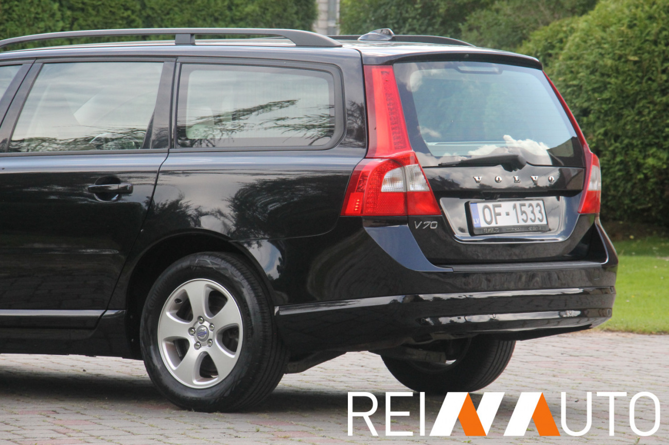 Volvo V70 D5 Momentum Black