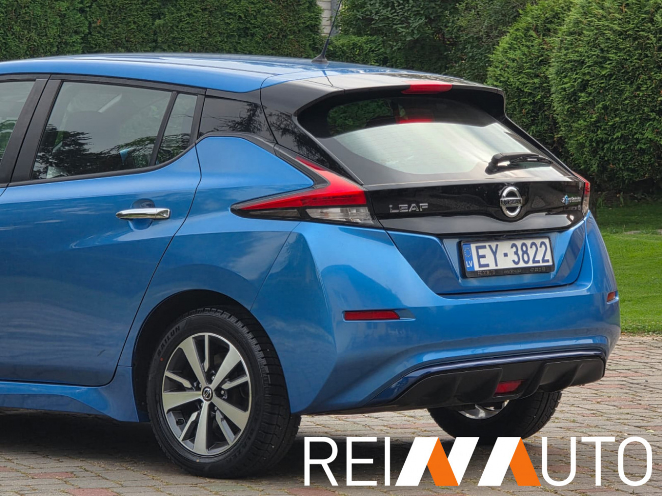 Nissan Leaf Blue