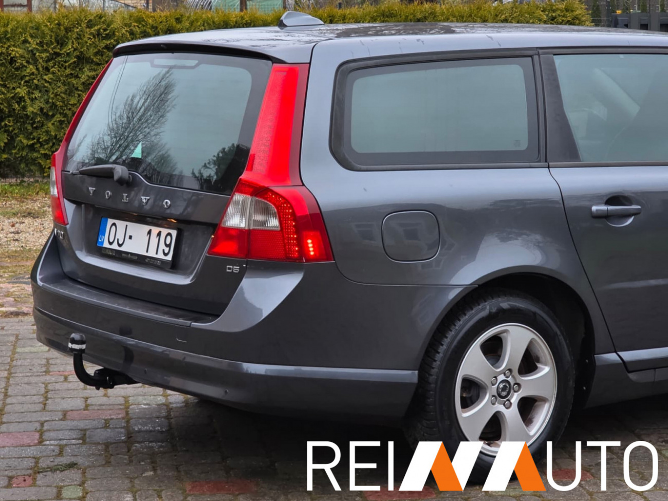 Volvo V70 Momentum Grijs