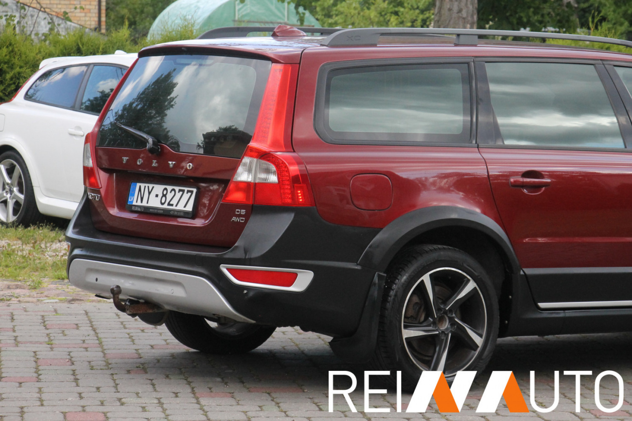 Volvo XC70 Cherry