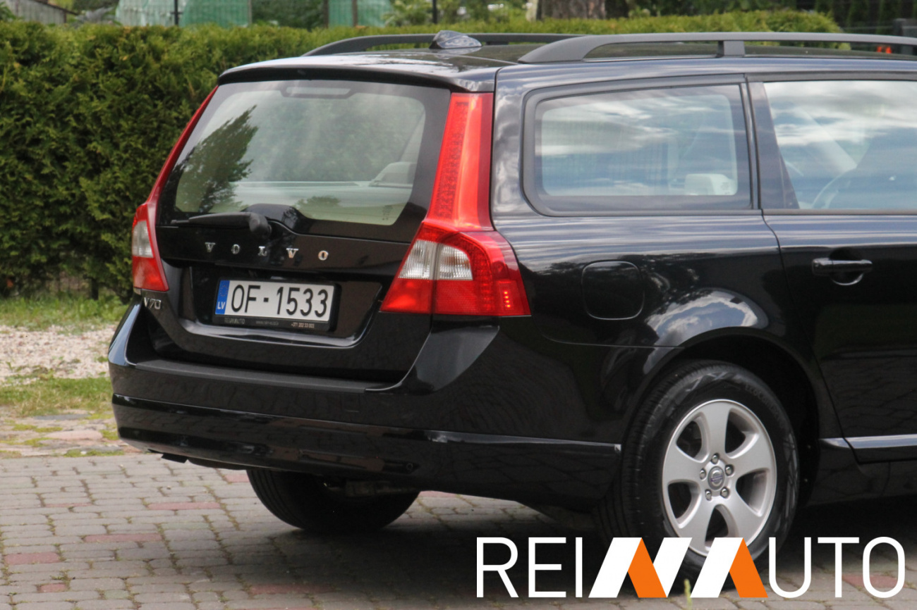 Volvo V70 D5 Momentum Black