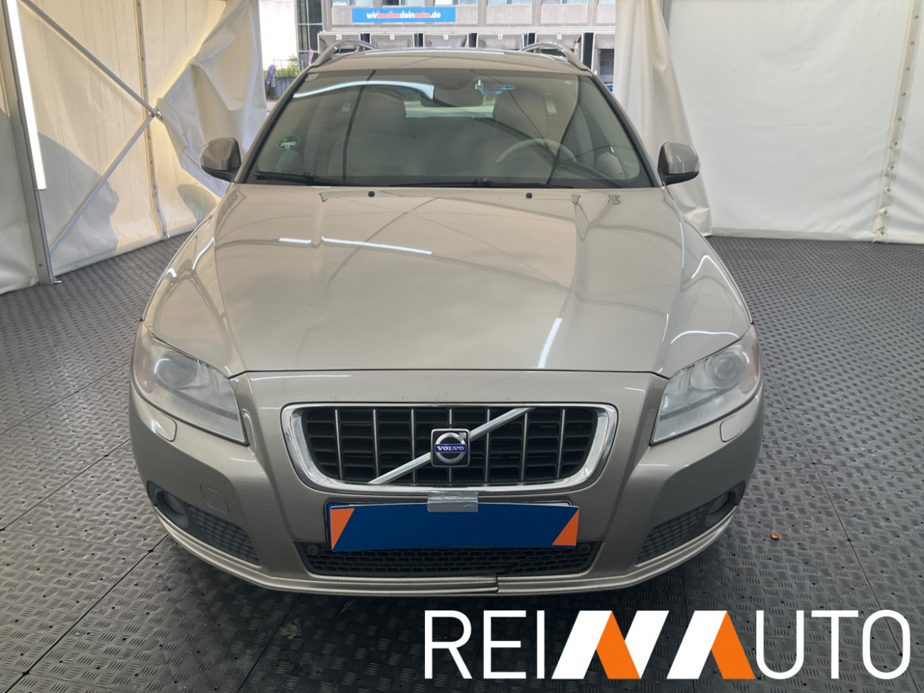 Volvo V70 D5 Summum Seashell