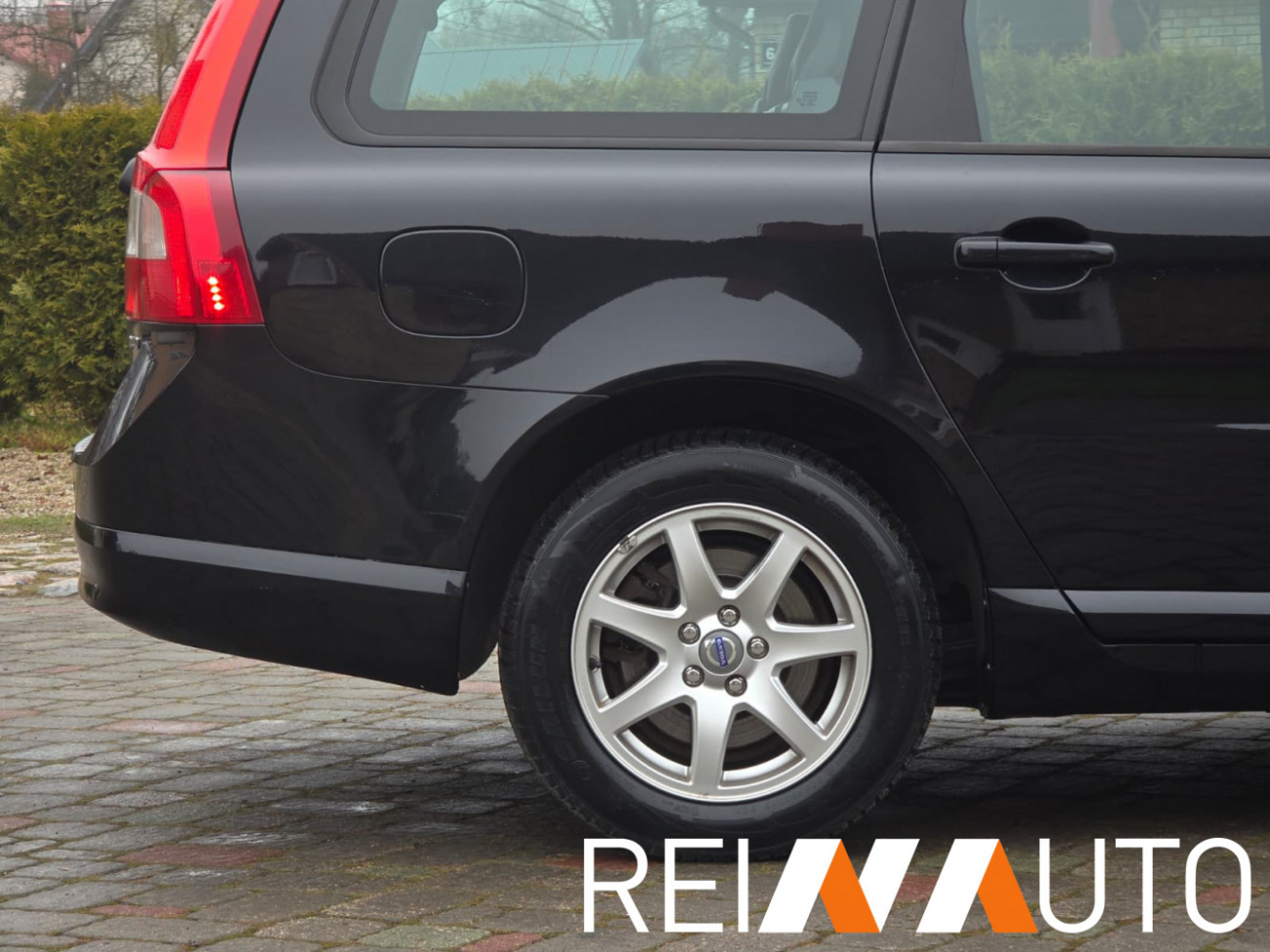 Volvo V70 Momentum D5