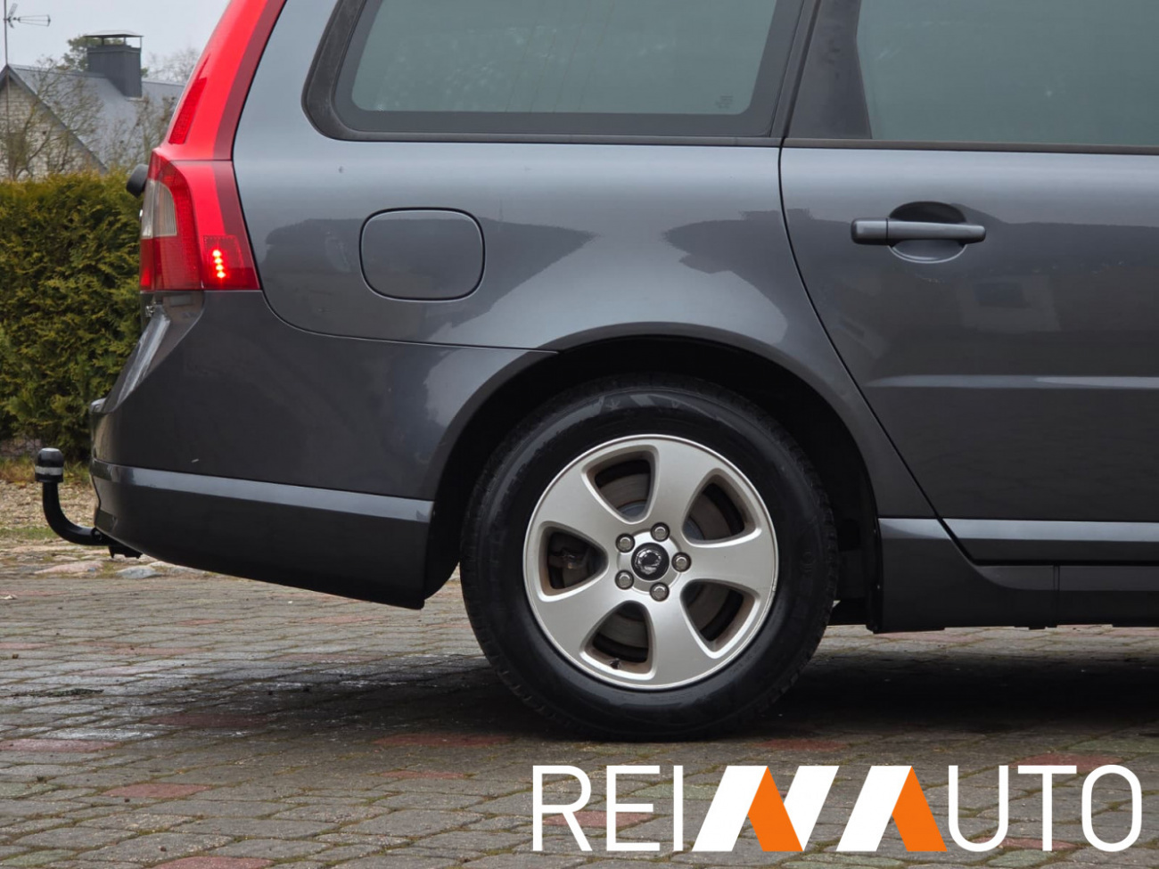 Volvo V70 Momentum Grijs