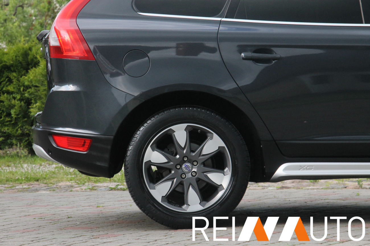 Volvo XC60 Momentum Grijs