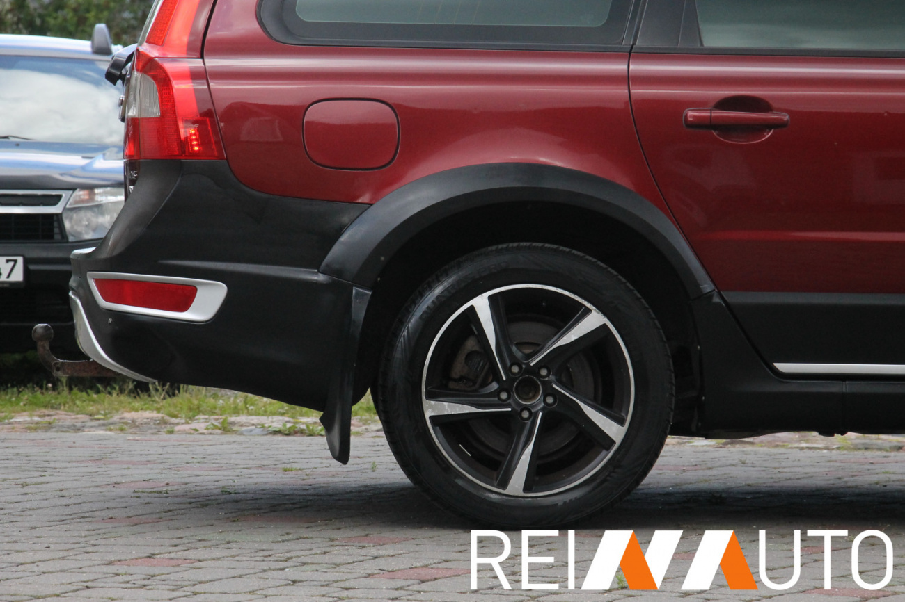 Volvo XC70 Cherry