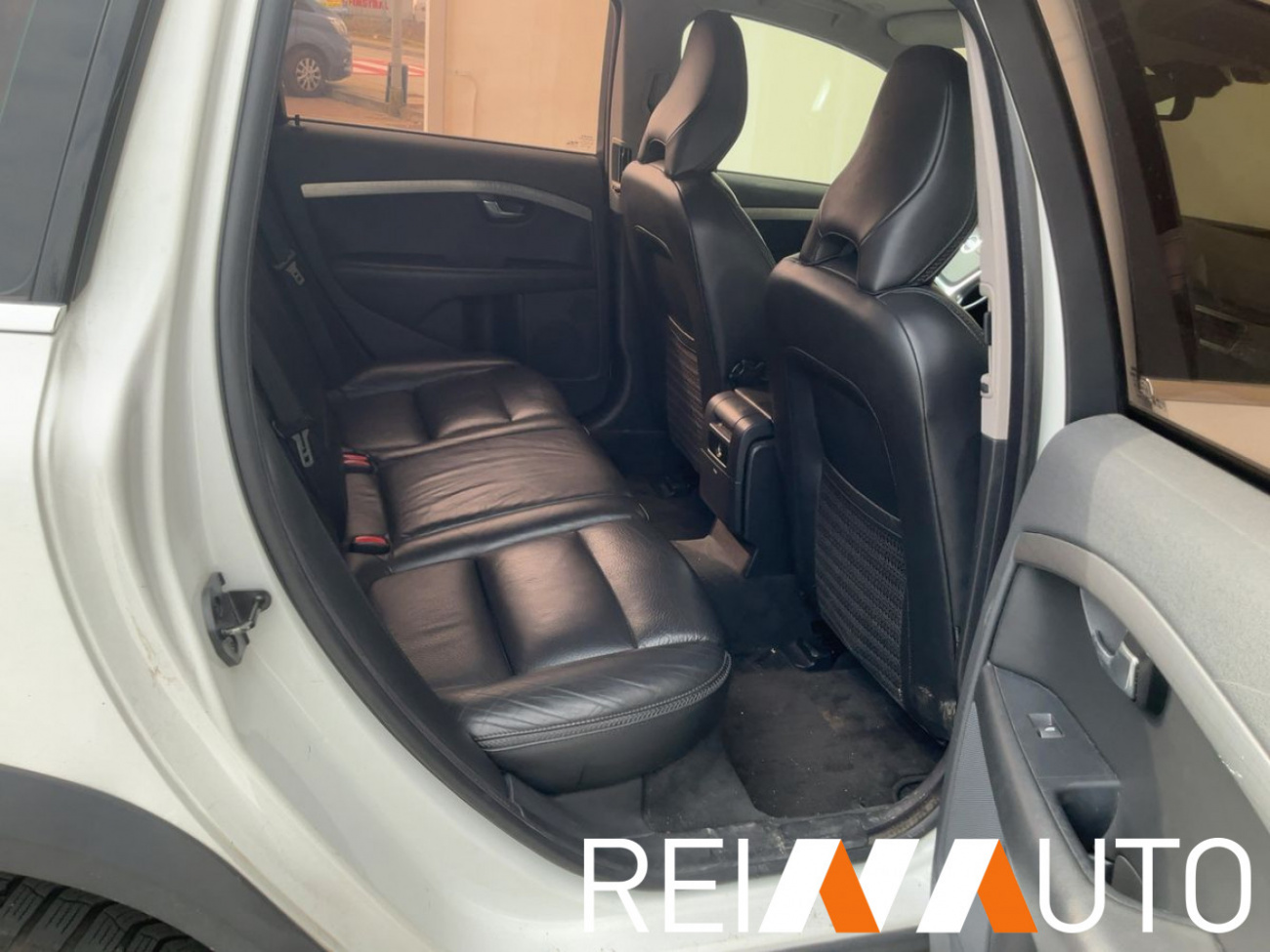 Volvo XC70 Momentum Awd Weiss