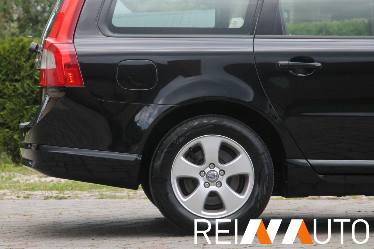 Volvo V70 D5 Momentum Black