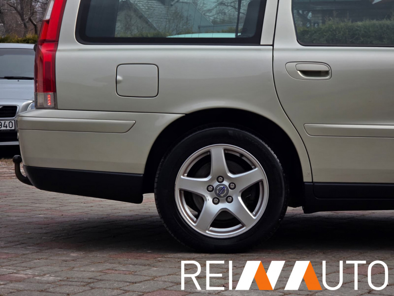 Volvo V70 Willow Green