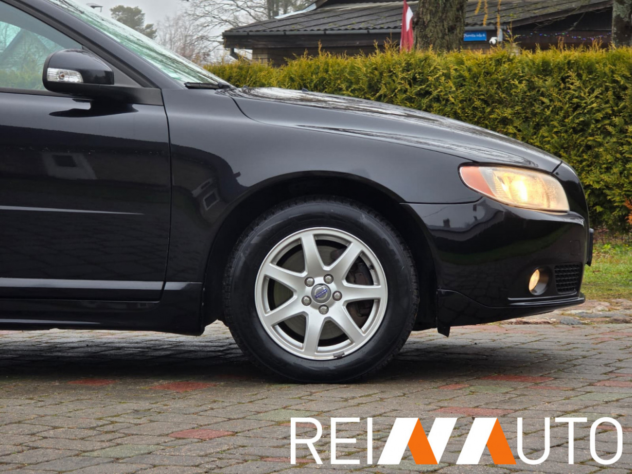 Volvo V70 Momentum D5