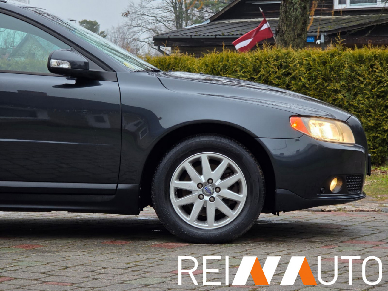 Volvo V70 Momentum D5