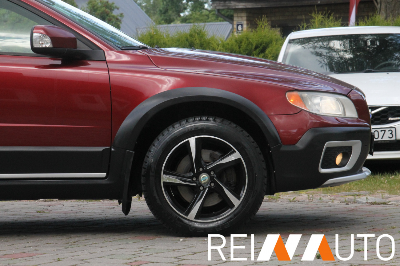 Volvo XC70 Cherry