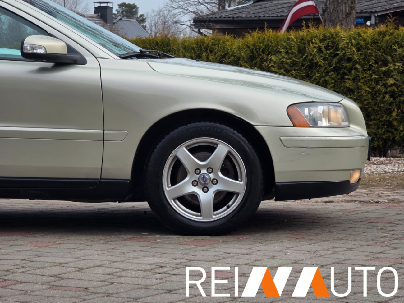 Volvo V70 Willow Green