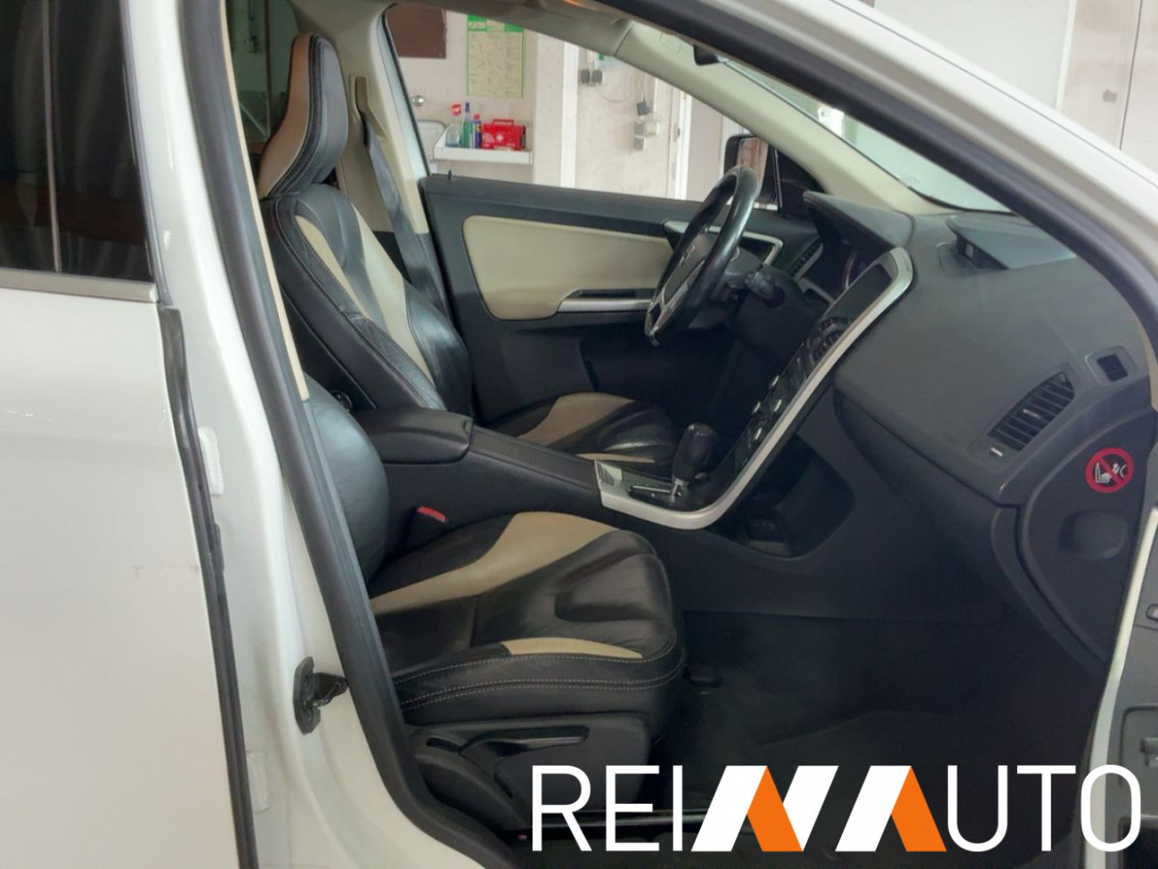 Volvo XC60 R-Design D5 Polar