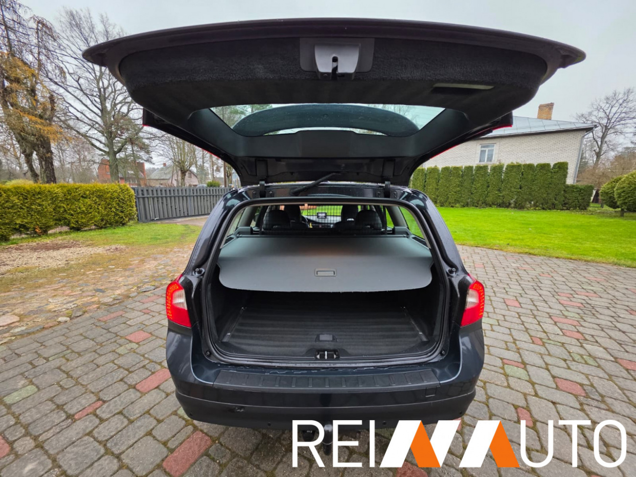 Volvo V70 Momentum D5