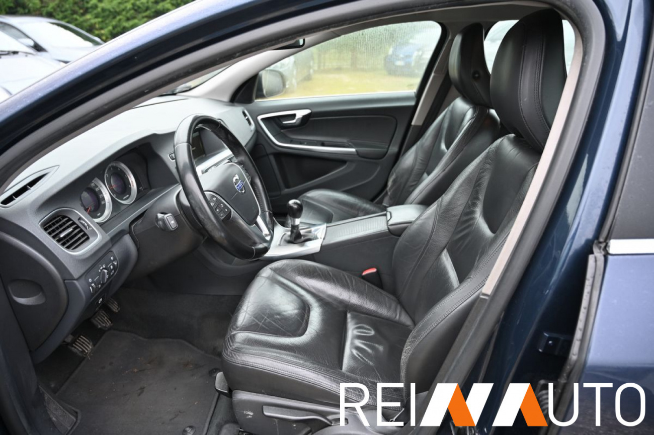 Volvo V60 Momentum D3