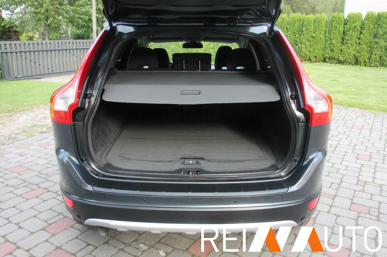 Volvo XC60 Momentum Grijs
