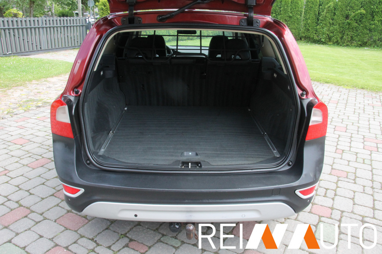 Volvo XC70 Cherry