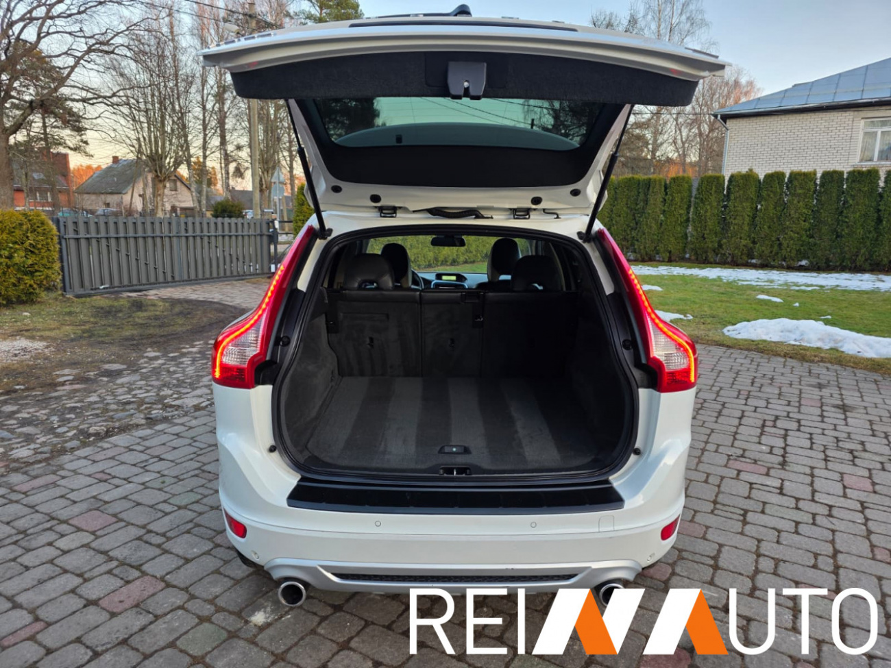 Volvo XC60 R-Design DRIVe