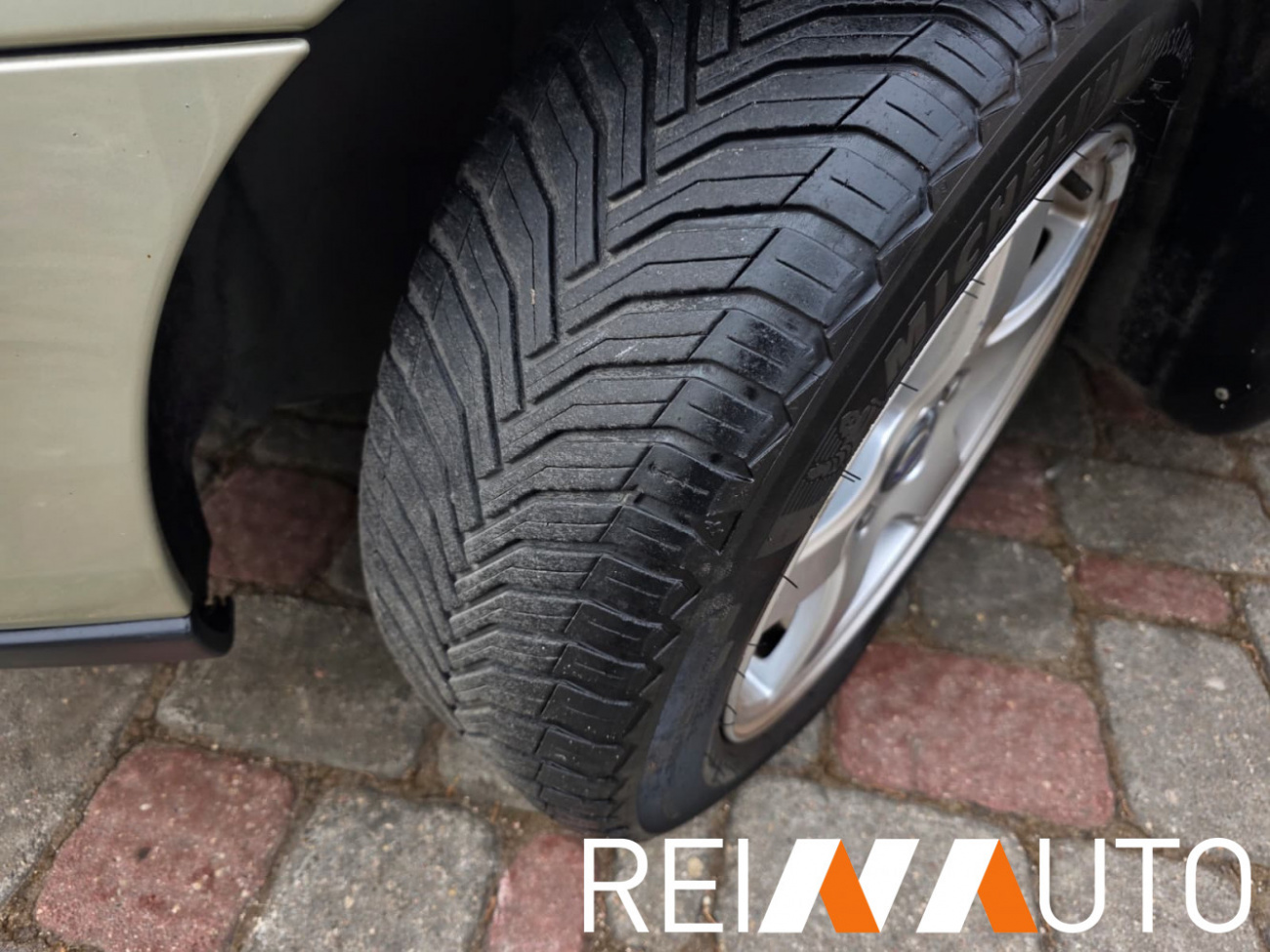 Volvo V70 Willow Green