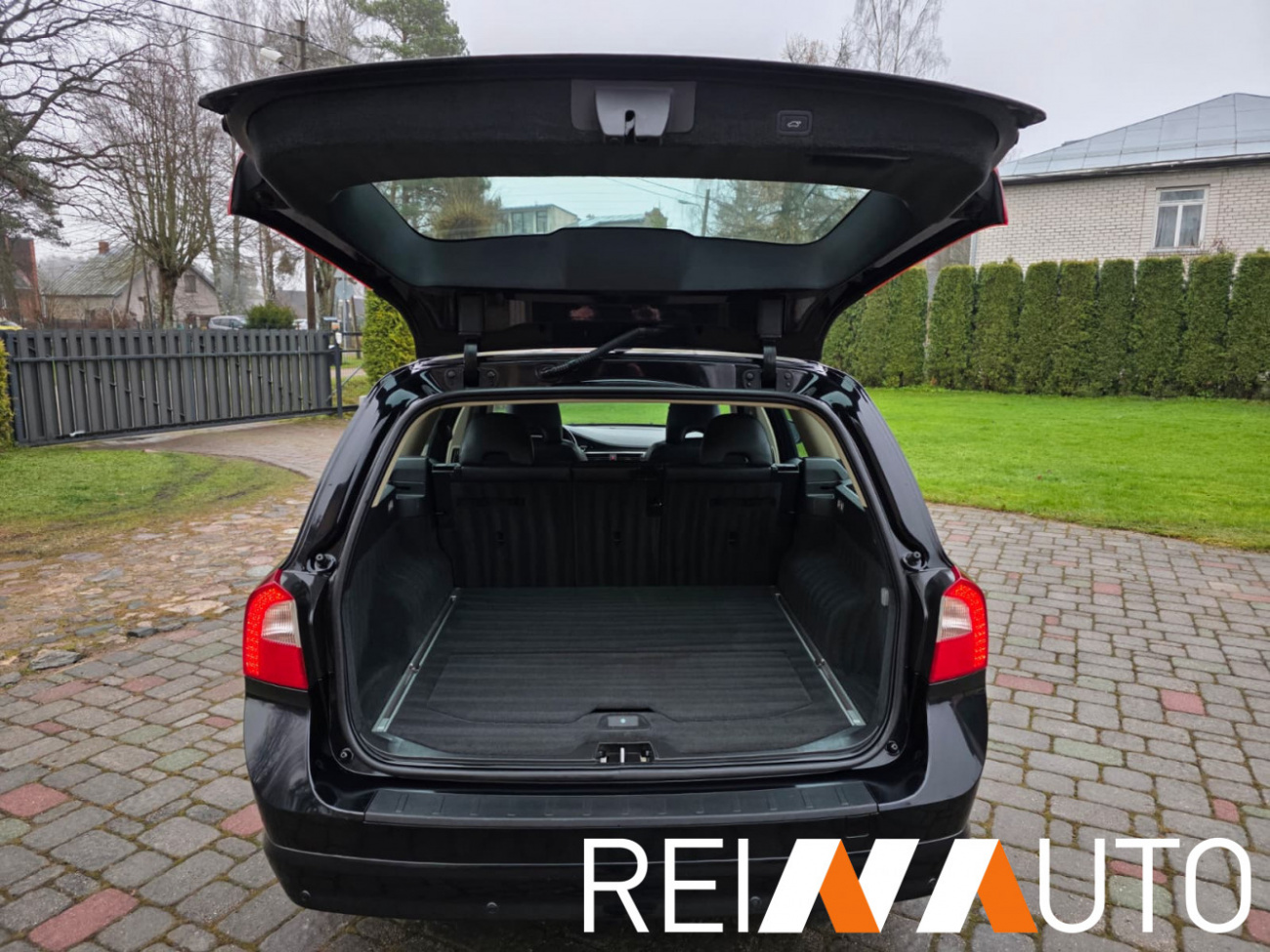 Volvo V70 Momentum D5