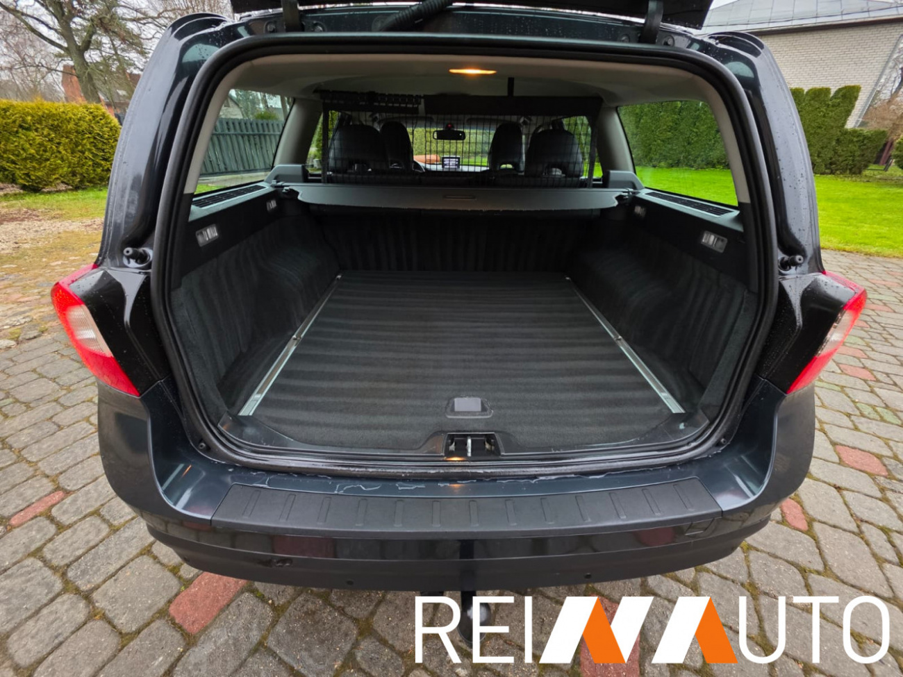 Volvo V70 Momentum D5