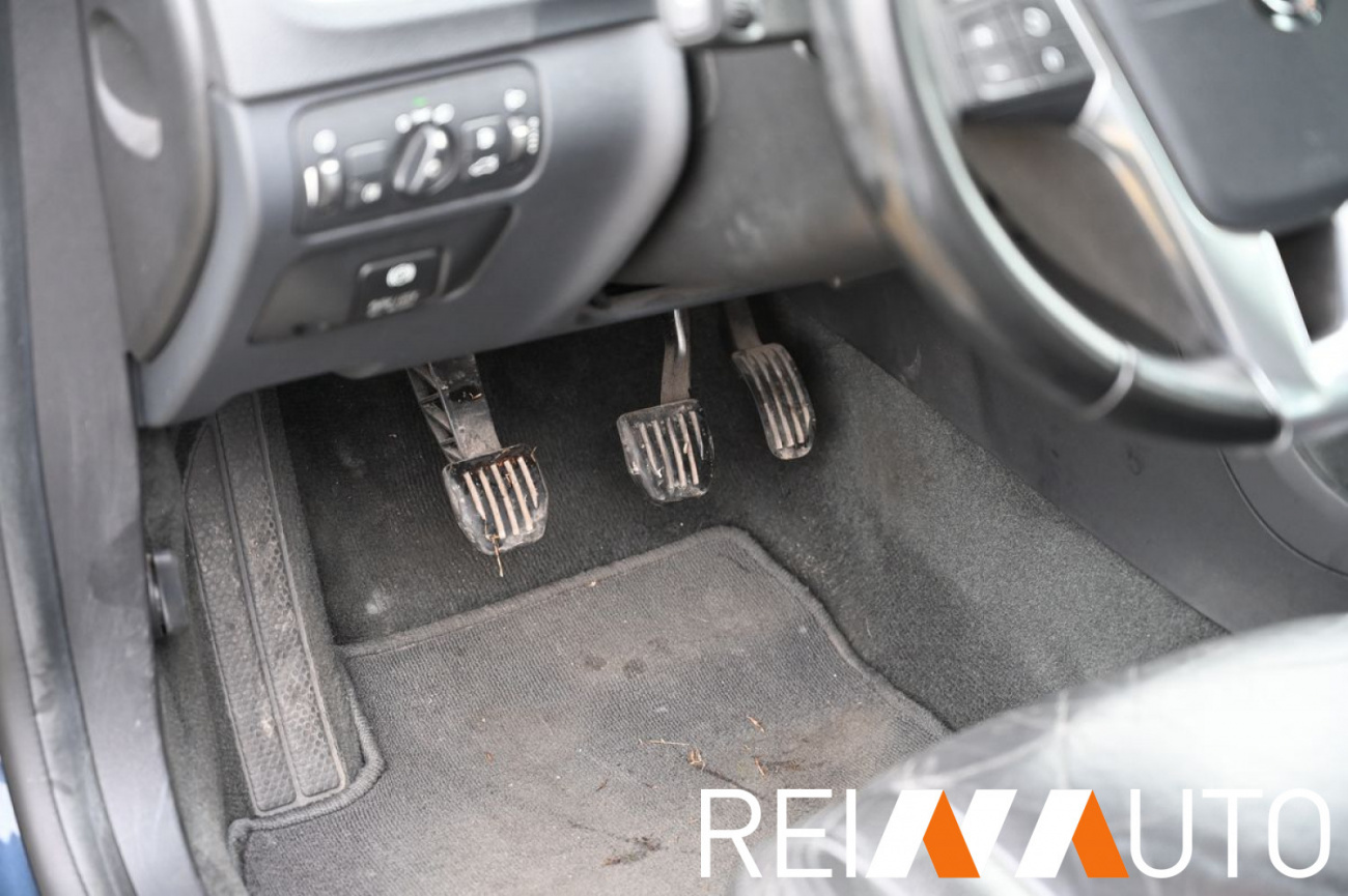 Volvo V60 Momentum D3