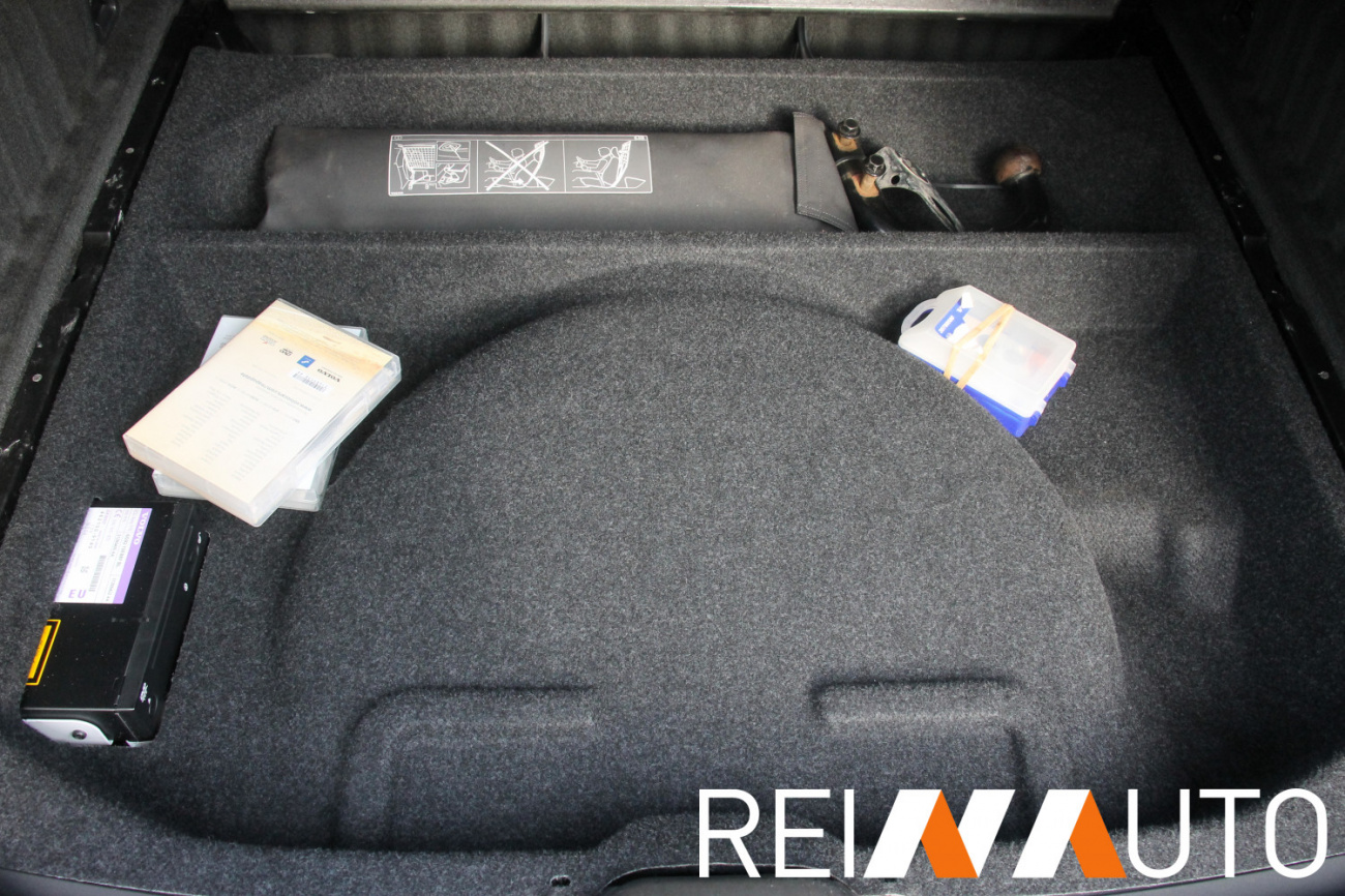 Volvo XC60 Momentum Grijs