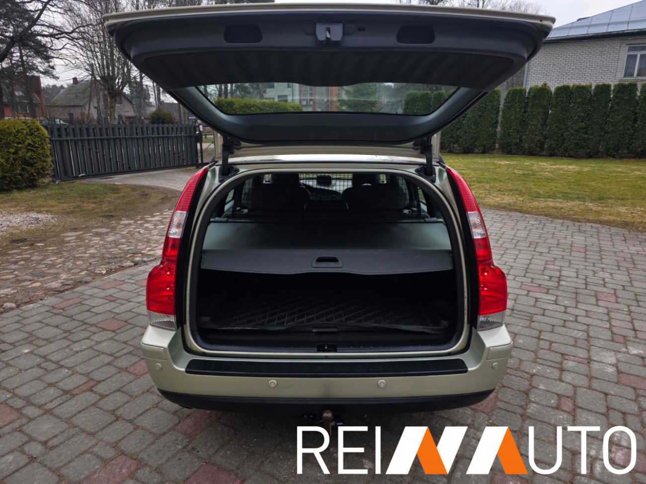 Volvo V70 Willow Green