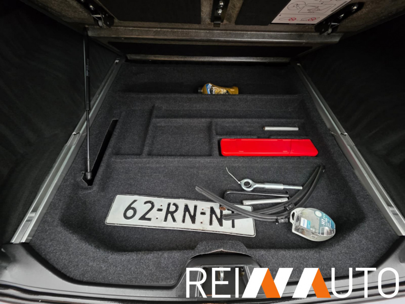 Volvo V70 Momentum Grijs