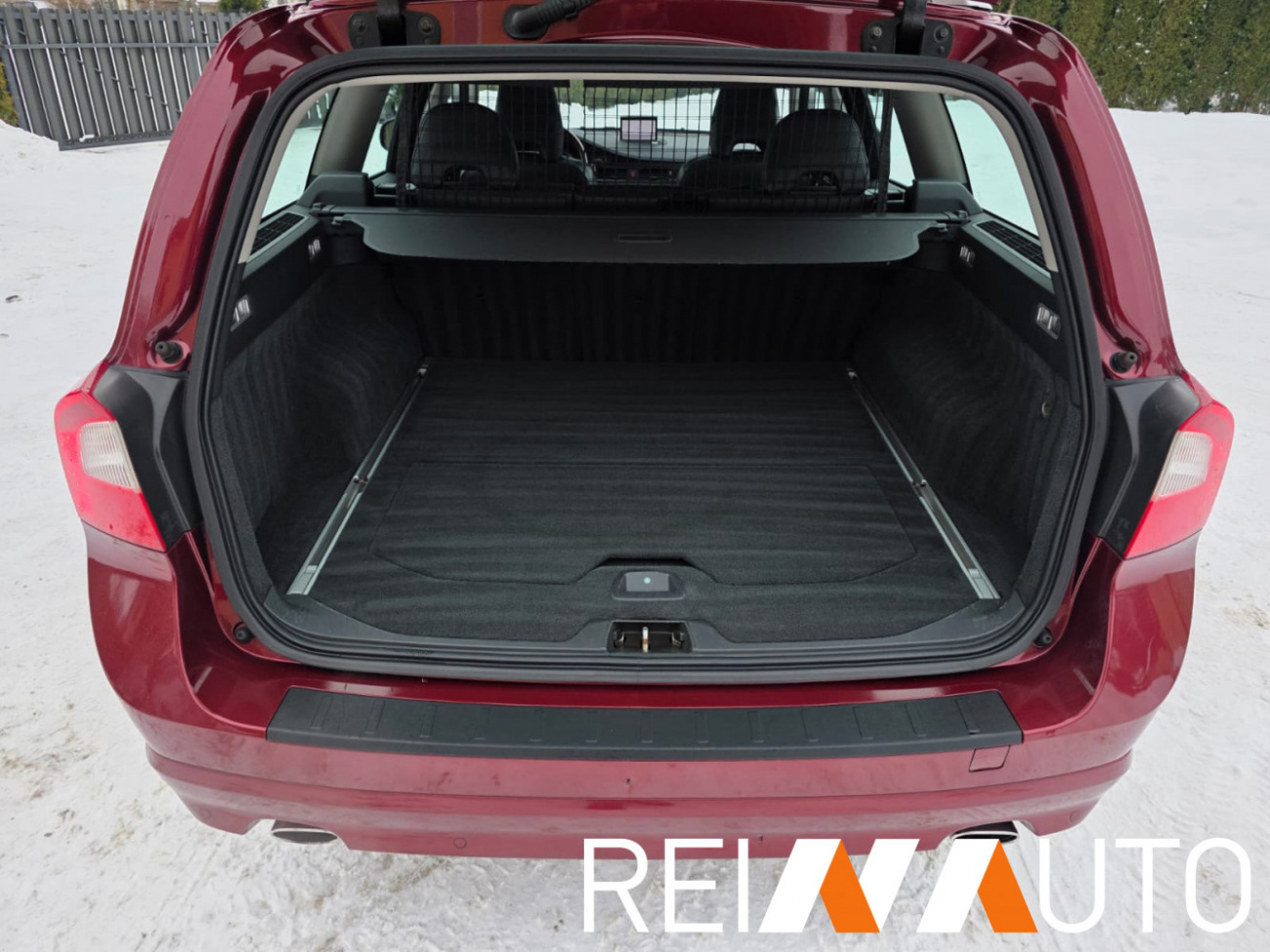 Volvo V70 Summum Cherry