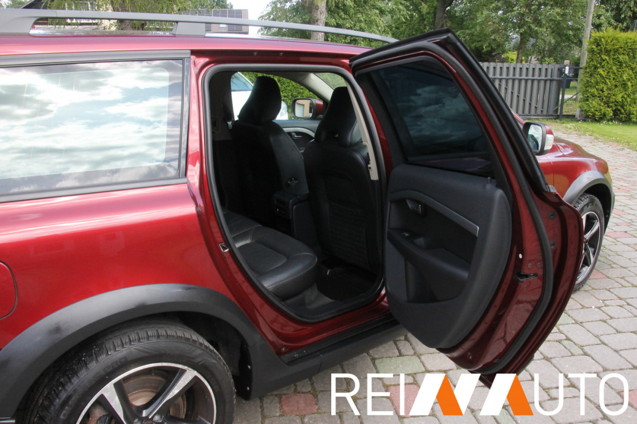 Volvo XC70 Cherry