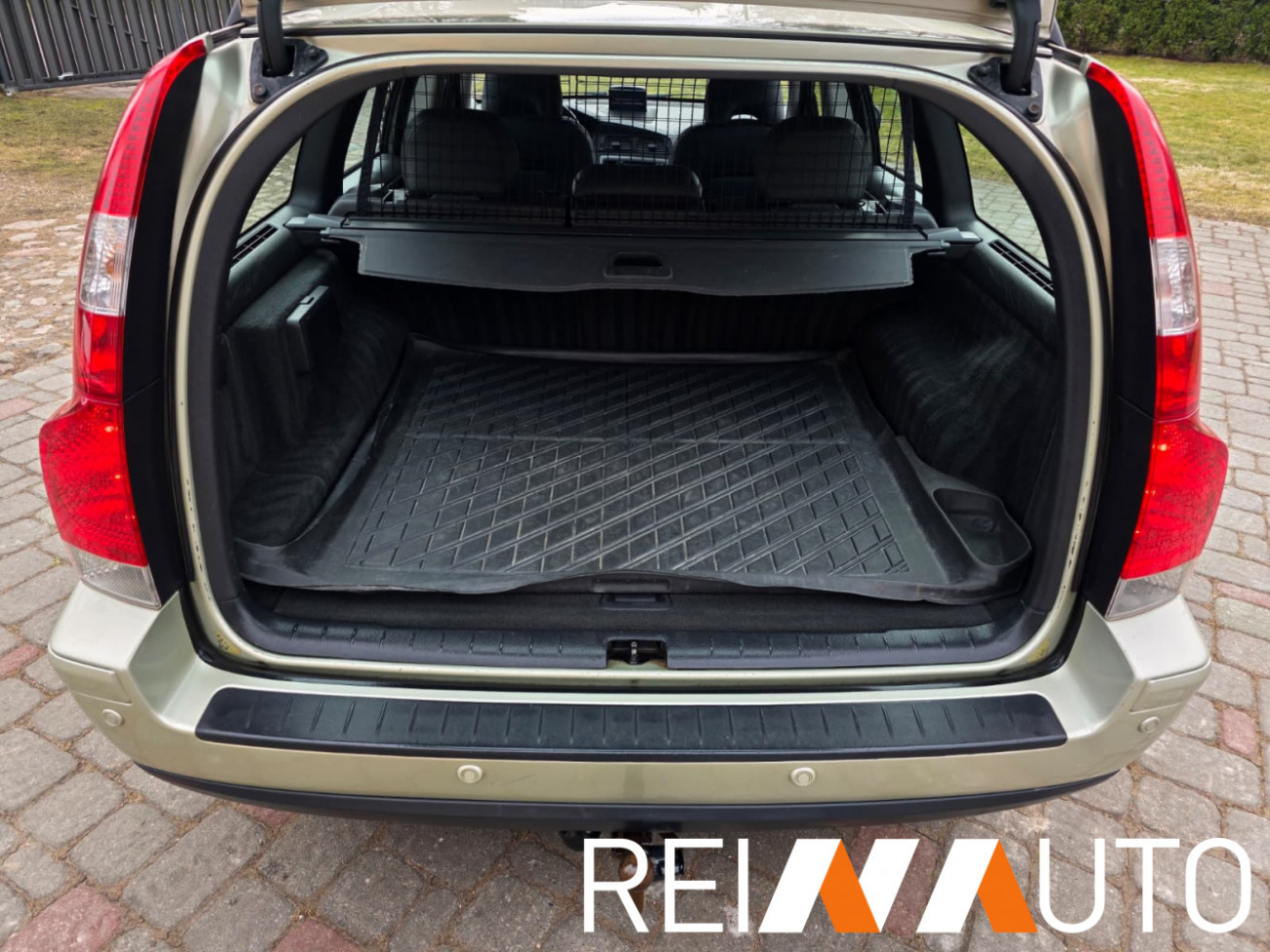 Volvo V70 Willow Green