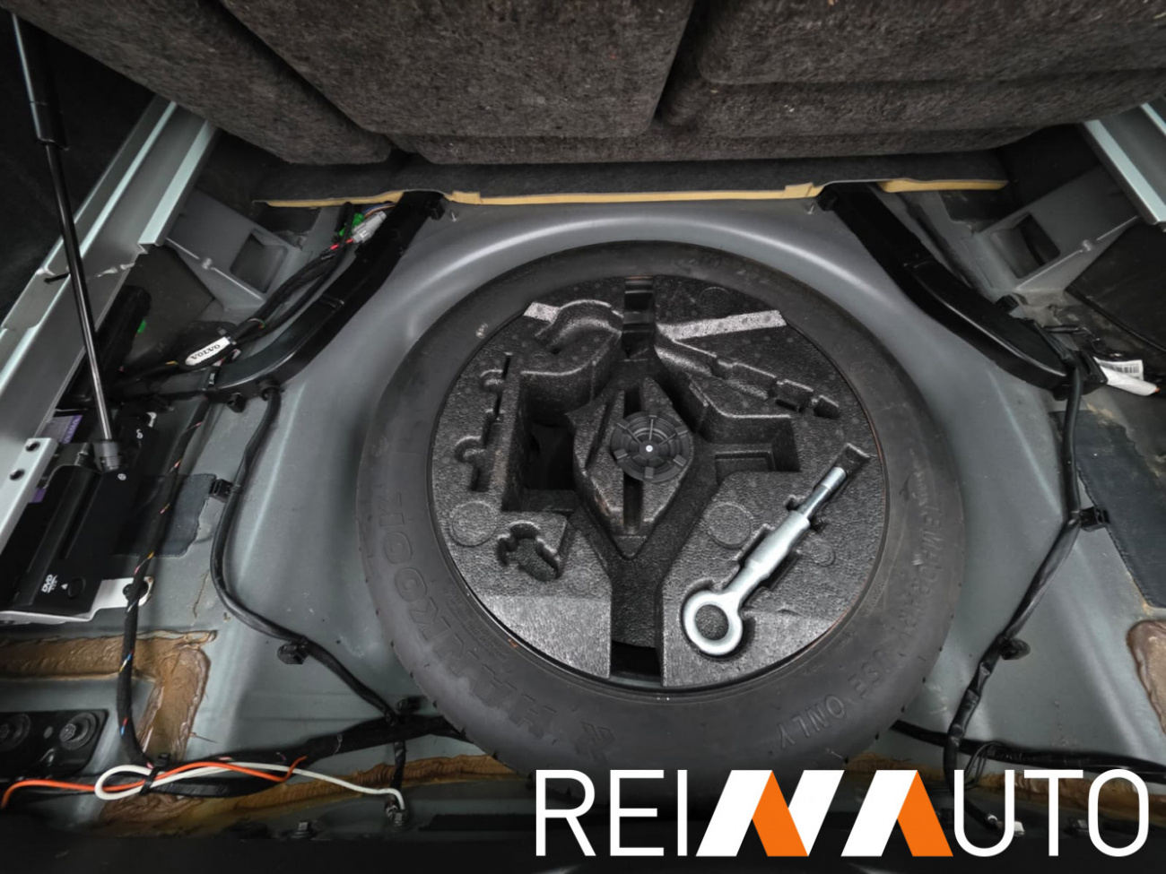 Volvo V70 Momentum D5